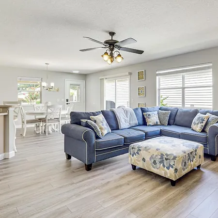 6 Mi To Lake Sumter Landing Home With Perks!